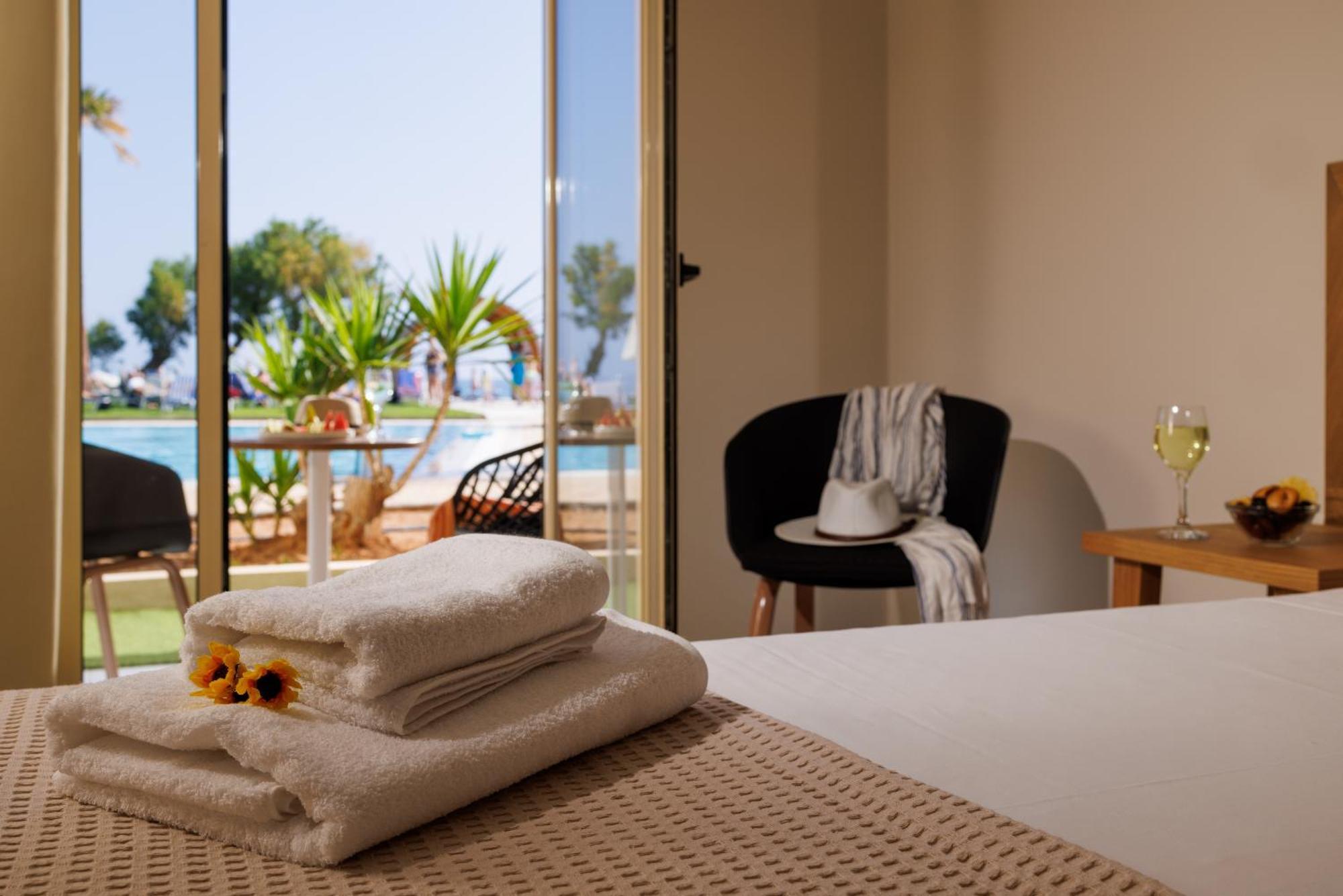 Malia Bay Beach Hotel & Bungalows Mália Exterior foto